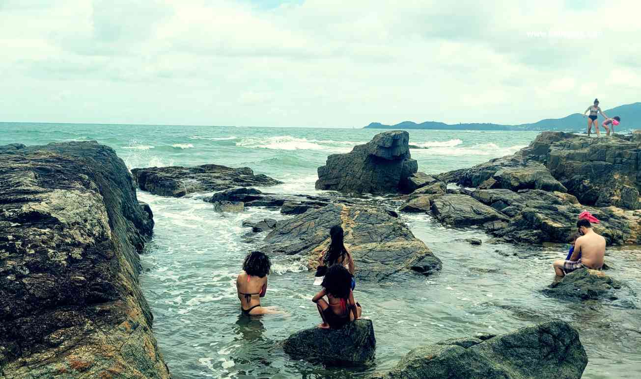 Encantos da Praia da Bacia da Vovó, em Penha, SC 