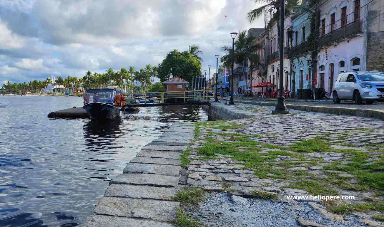 Passeio pela Orla do Rio Itiberê: Encantos e Atrações de Paranaguá