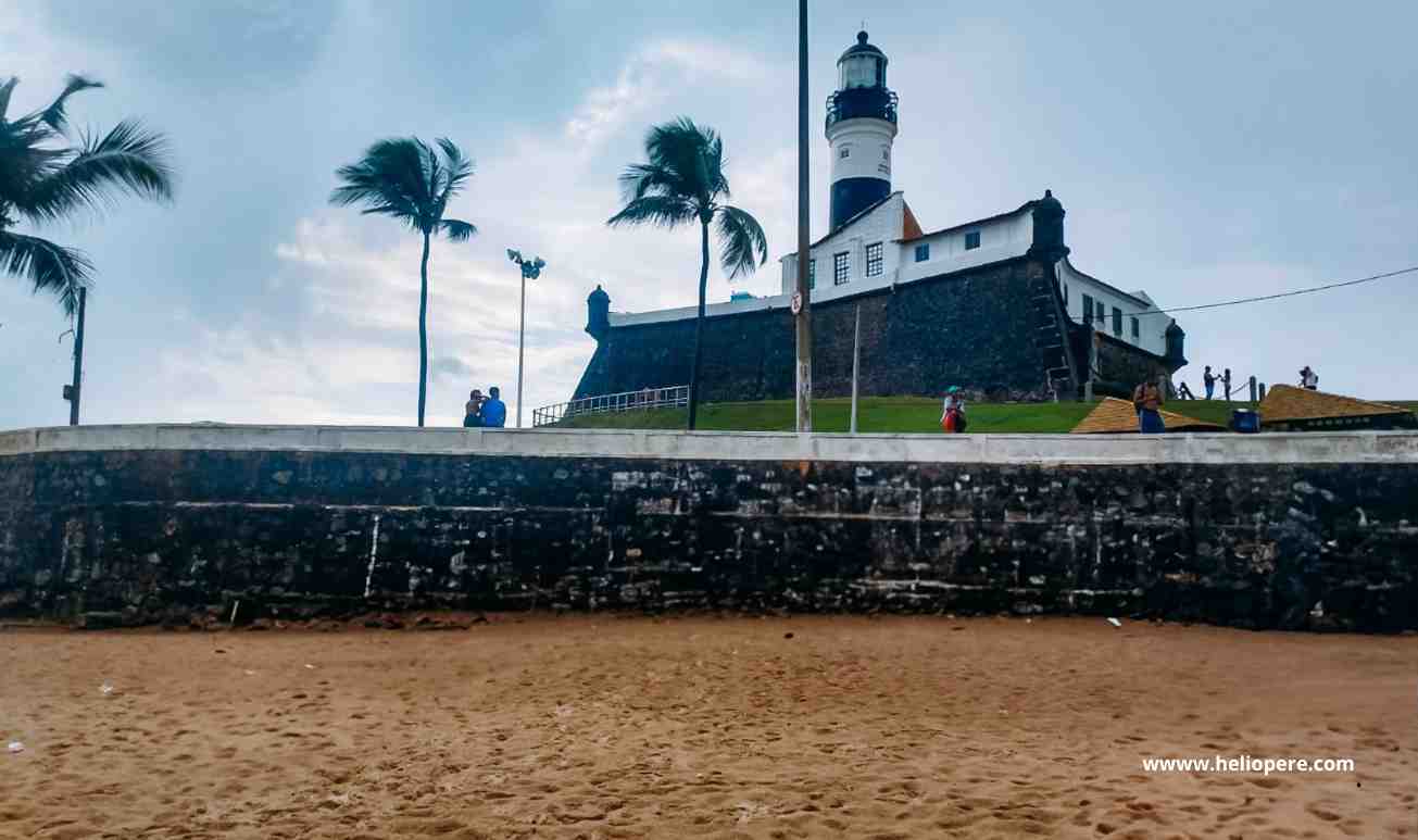 Um Dia no Farol da Barra: Cultura, História e Beleza Natural