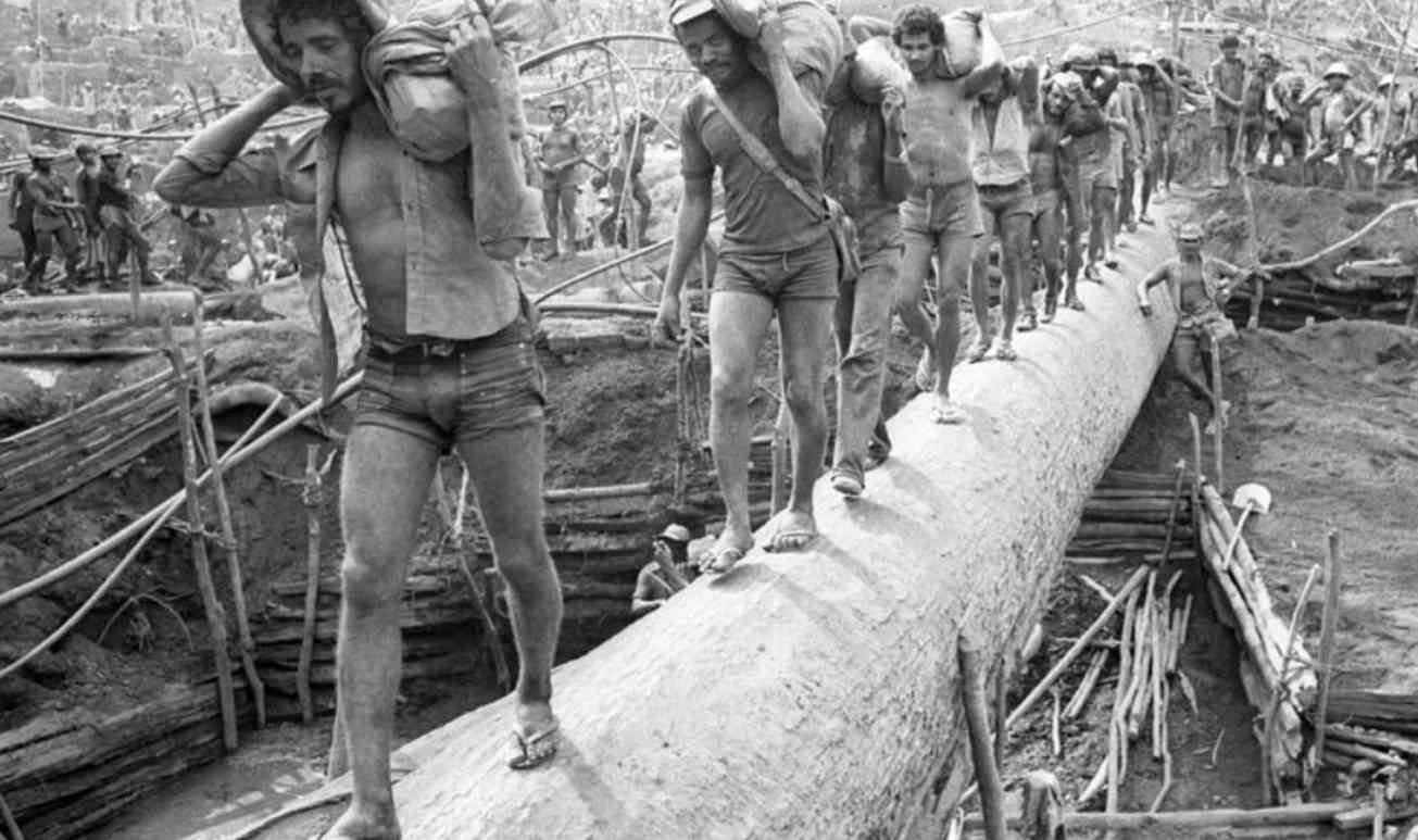 Serra Pelada: A Verdadeira História do Formigueiro Humano que Cavou a Amazônia nos Anos 80